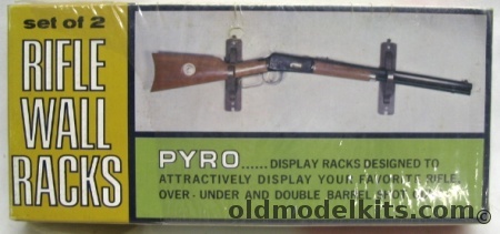 Pyro 1/1 Rifle Wall Racks (Set of 2), W168-200 plastic model kit